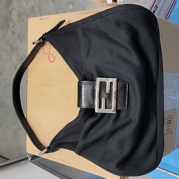 Sold! FENDI Baguette jersey fabric is sticky - Picture 4 of 16